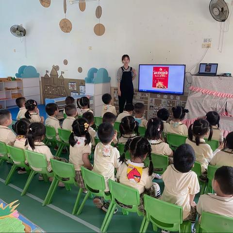 【二幼小二班动态】4月22日开展“童心向党，礼赞百年”主题活动