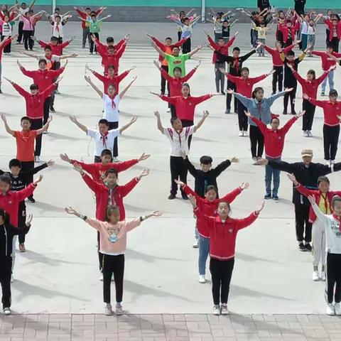 [学党史  悟思想  办实事   开新局]——扎赉特旗罕达罕中心学校组织“让快乐在大课间舞动起来”