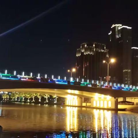 #手机风光随拍，记录奉贤浦南运河的夜景。