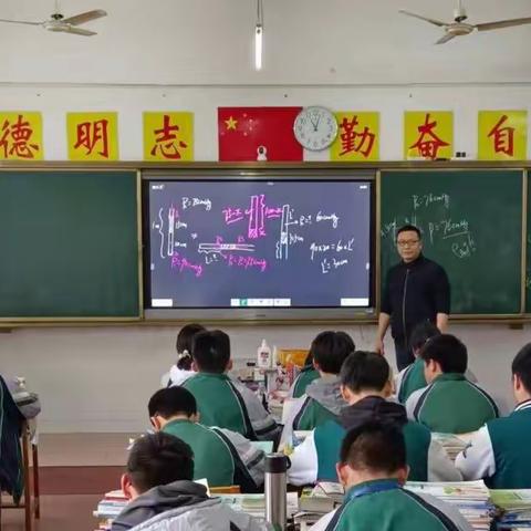 高二（1）部举行中青年教师“四 八”赛课活动