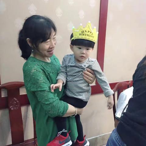 闺女两周岁生日！愿闺女茁壮成长！快乐永相随！