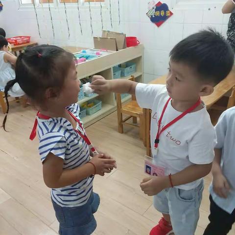 开学第一天――记录小2班宝贝的精彩瞬间