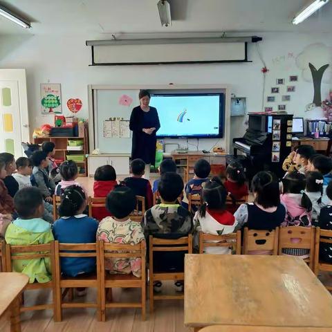 亲子阅读  分享阅读                                          共享快乐时光……