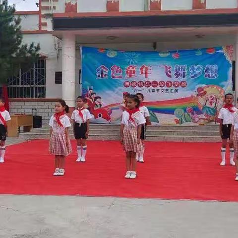 哈拉干德小学“小小石榴籽  学习二十大  争做好队员”主题队前教育活动