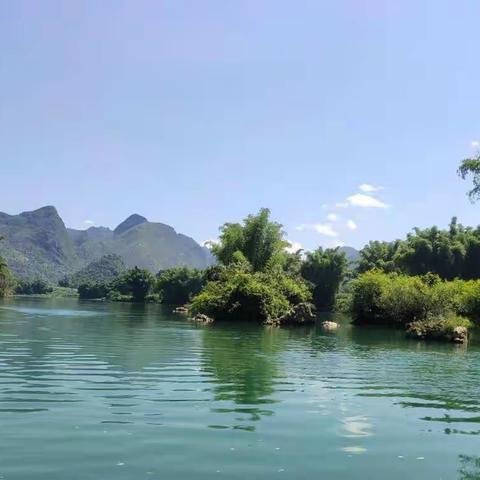 我家乡的山水风景，吸引了天下的游客。