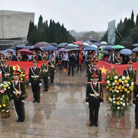 “缅怀革命英烈，传承红色基因”——芦溪中学清明祭扫活动