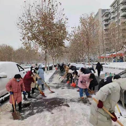 扫雪除冰暖人心