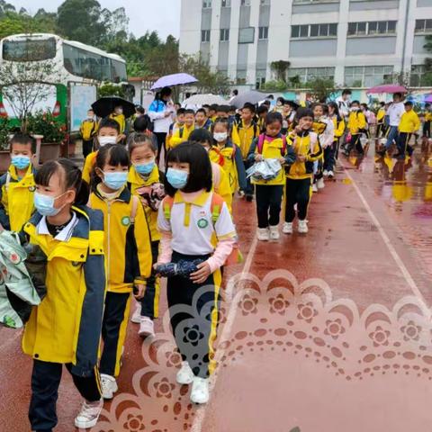 风雨无阻研学之旅一一万翔学校305班上学期长隆欢乐世界