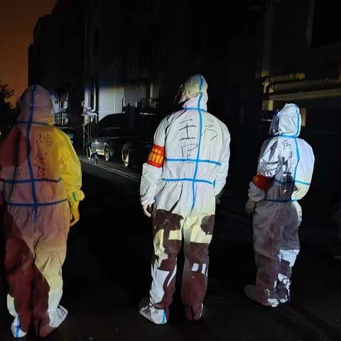 大事难事显担当，危难时刻显本色