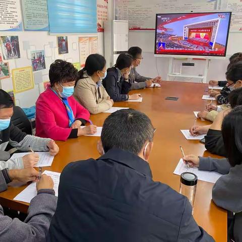 梁苑社区党委组织观看“二十大”开幕式