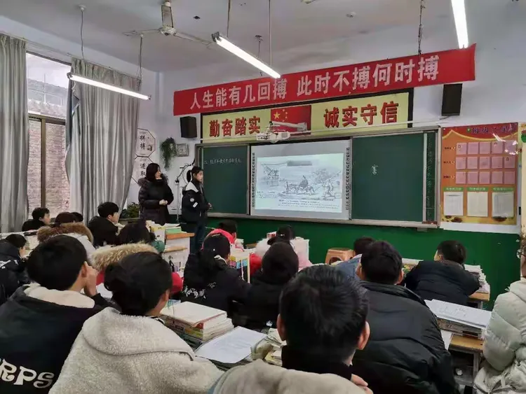 武陟县教育局教研室领导莅临龙泉一中开展听评课活动