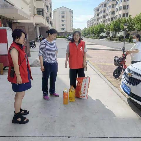 学党史 办实事 环境卫生服务中心党支部开展党员志愿者慰问贫困职工活动