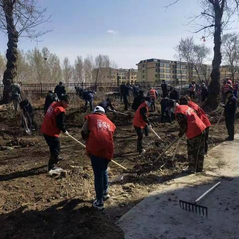 学党史 办实事环境卫生服务中心开展植树活动