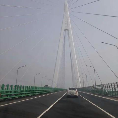 杭州湾跨海大桥，长36公里，是目前世界第三大跨海大桥。