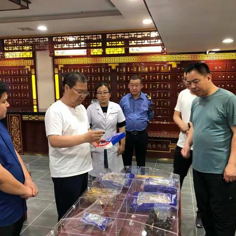 邯郸武安市政府党组成员梁考绩夜查城西餐饮集中区域油烟治理和食品安全工作