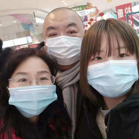 孩子上大学的第一个假期，真正感觉到孩子懂事不少，成熟多了，虽然离家不远！愿你在梦想的路上努力奋斗……