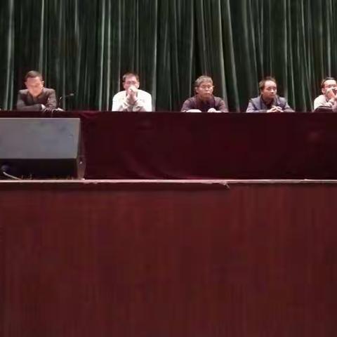 三学部高二召开创新联考表彰暨期中考试动员会