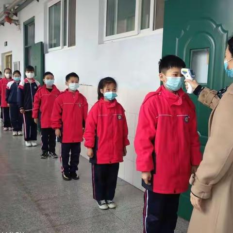 班主任防疫工作日常——四10班防控疫情坚持做好每个细节！