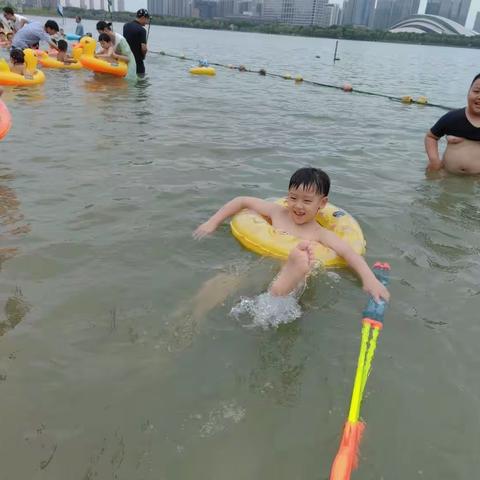 去天鹅湖游泳🏊