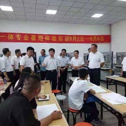 焊工大师贾向东亲临天镇县职业技术学校指导机电专业学生暑假实习