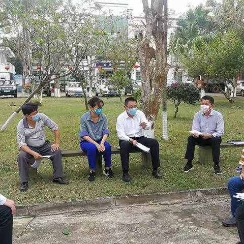 副区长杨大炎到旧州镇督导发热病人跟踪服务及购买感冒咳嗽药人员排查工作