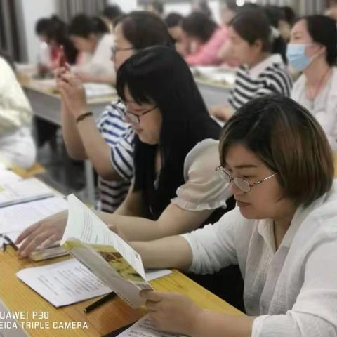 内黄县第三实验小学班主任论坛 ——阅读 • 交流 • 共享读书沙龙活动