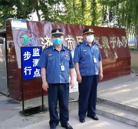 荷花路交管所在辖区学校开学在即维持秩序