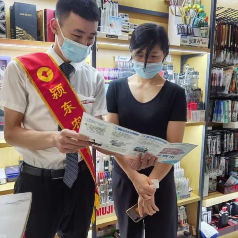 颍东农商行颍州路支行开展反假币宣传