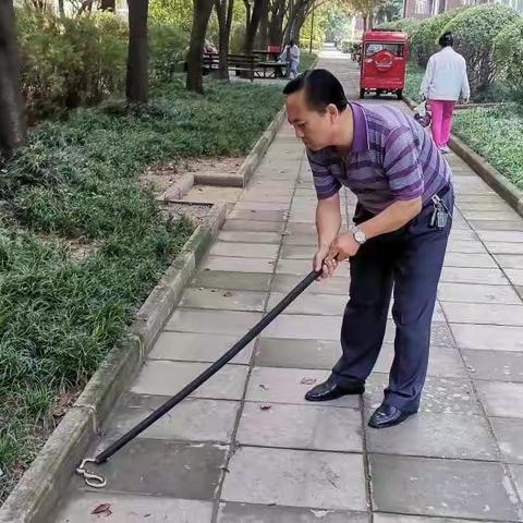 摘除蜂窝  为民排忧