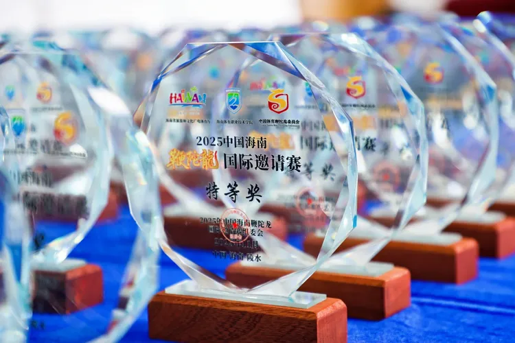 益束光宜昌三峡满江红龙狮队闪耀海南国际赛场荣获双奖(图1) 益束光宜昌三峡满江红龙狮队闪耀海南国际赛场荣获双奖(图1)