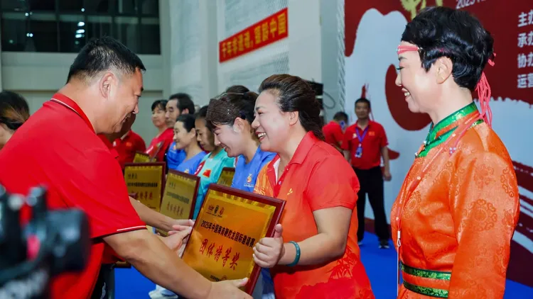 益束光宜昌三峡满江红龙狮队闪耀海南国际赛场荣获双奖(图3) 益束光宜昌三峡满江红龙狮队闪耀海南国际赛场荣获双奖(图3)