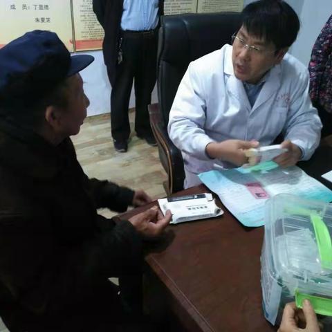 试量镇卫生院开展第四季度建档立卡贫困户大走访活动。