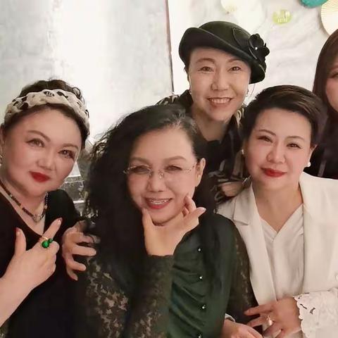 2022年5月8日女商会闺蜜团姐妹共同庆祝《母亲节》，祝福所有的妈妈们永远健康平安幸福快乐！