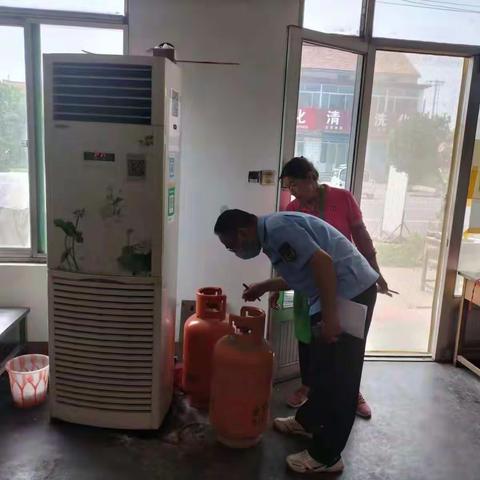 荆家镇开展燃气安全专项检查，全面排查燃气安全隐患
