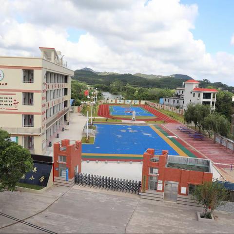 标题：漳浦县顶坛民族小学建校100周年庆典暨顶坛村教育发展基金、天蓝奖学奖教基金颁奖典礼