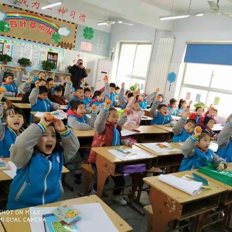 用努力点亮童年  努力做最好的自己                                 —  新乡市实验小学一四上学期颁奖典礼