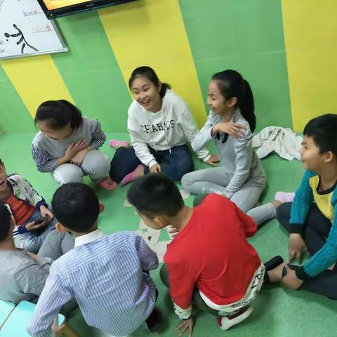 我非常整齐地HS11班，恭喜我们荣获本学期的金牌班级👏👏，确实很多地方都表现优秀，一起继续加油哦！！🍭