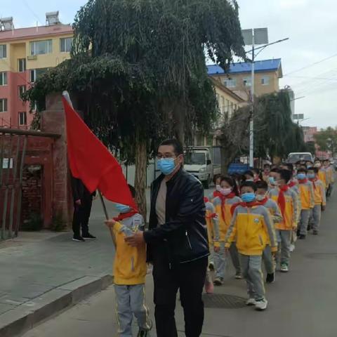 祭扫烈⼠陵园、劳动助力“双减”———太仆寺旗第三小学劳动实践活动