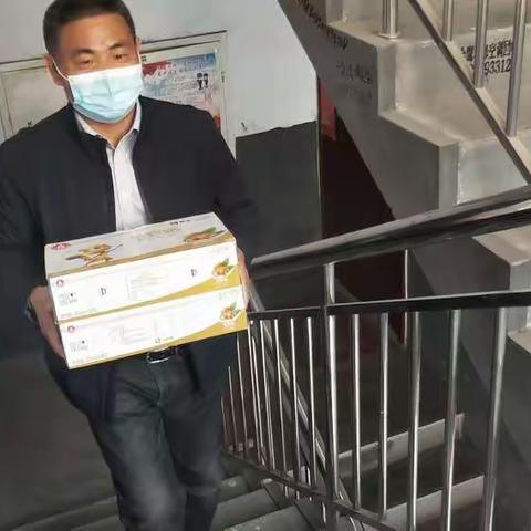 临沂老屯小学走访贫困学生