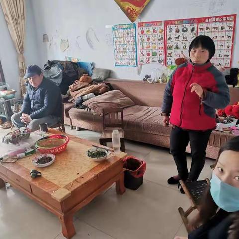 临沂老屯小学疫情期间党员教干走访贫困学生