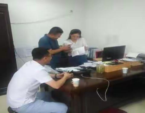 强化党建引领，助力脱贫攻坚----海区人社局党员干部为两户精准扶贫户办理慢病医疗