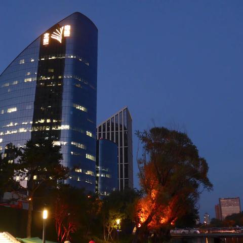 亮马河亮了
