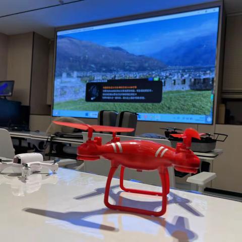 金山街道幸福社区开展“幸福翱翔 羽翼智飞”无人机科普活动