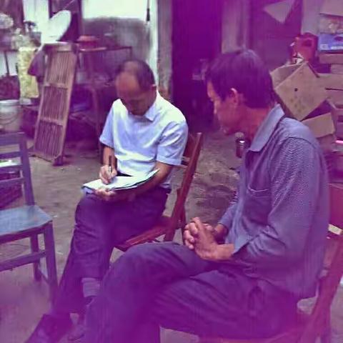 进黎村，窜农户，采集黎族文化瑰宝。