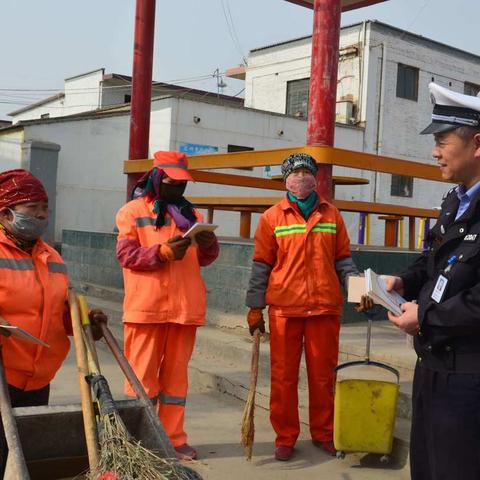 事故大队弘扬雷锋精神     组织开展志愿者服务活动