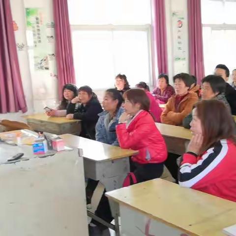 家校结合，共筑未来――崔家桥镇中海小学家长会