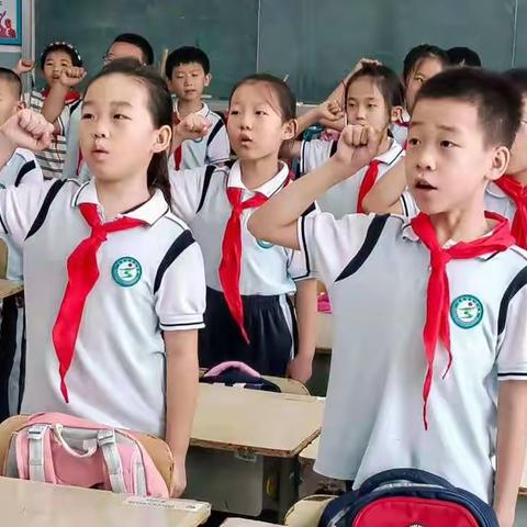 【昌乐县方山小学】“读书养才气，练字润书香”         ——三年级三班读书练字正当时