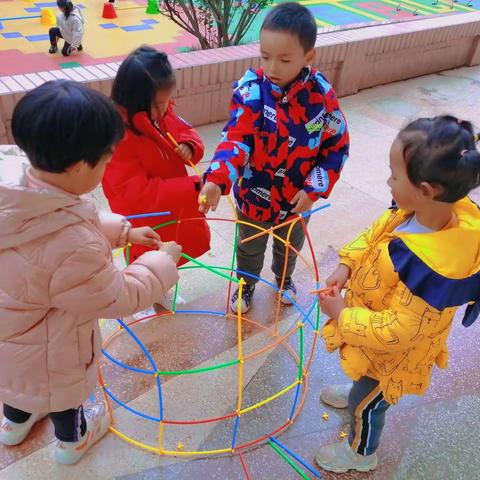 云峰幼儿园“天冷了，也要坚持上幼儿园”