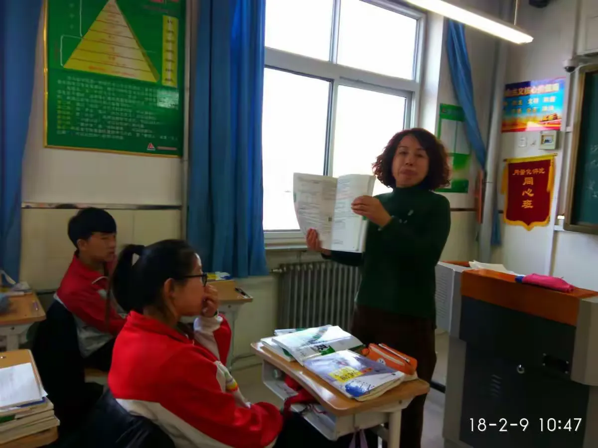 简篇-返校日查作业井然有序,冒严寒去家访热情不减——巨中初三教师寒假查作业家访活动