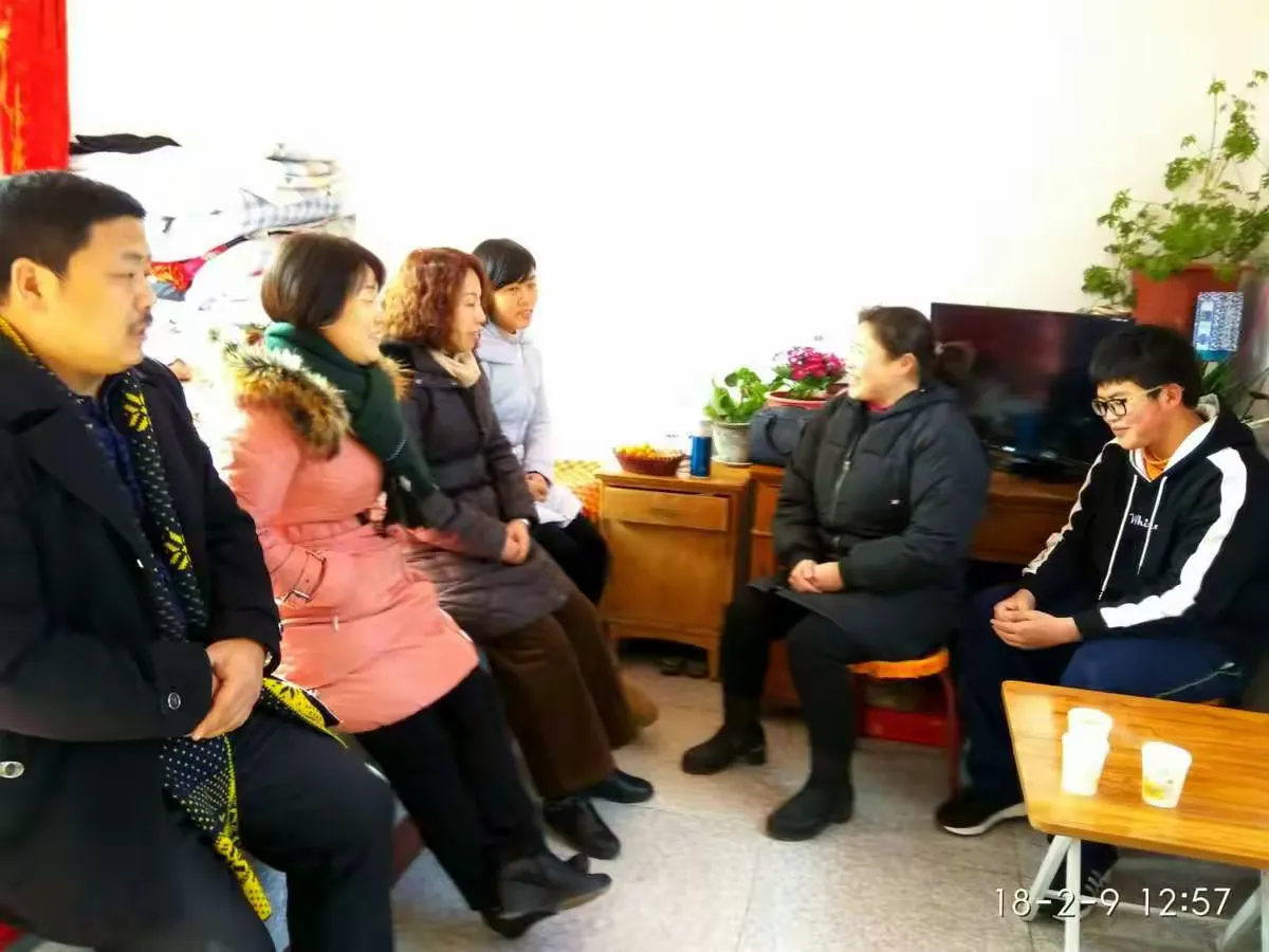 简篇-返校日查作业井然有序,冒严寒去家访热情不减——巨中初三教师寒假查作业家访活动